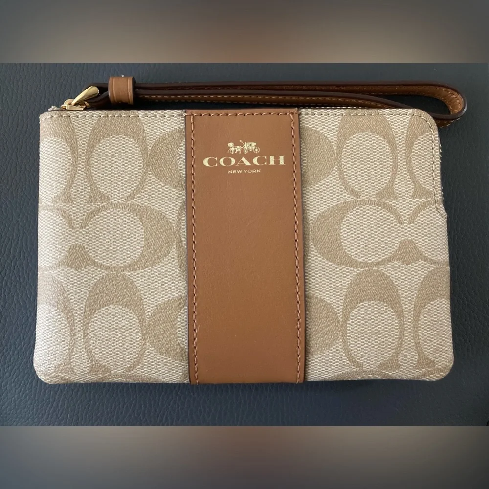 Corner Zip Wristlet In Signature Canvas - Picture 1 of 6
